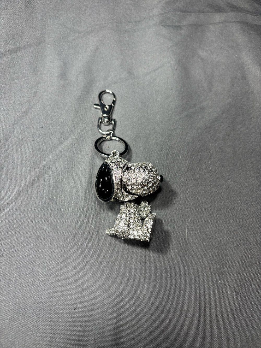 New PEANUTS SNOOPY Rhinestone Puppy Keychain Bag Purse Charm - Silver and Black - Picture 4 of 8